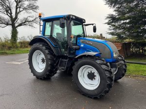 VALTRA N121 HI TEC